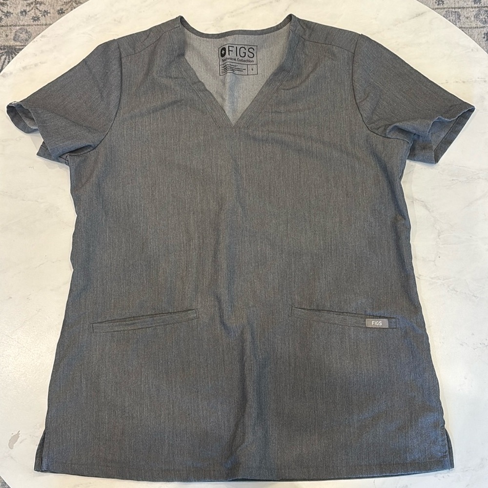 Figs classic top